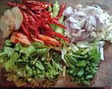 Foto langkah ke 3 dari resep Sayur Oyong Bihun Kuah [masakan simpel].