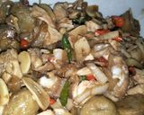 Foto langkah ke 8 dari resep Tumis Ayam Bakso Saus Lada Hitam.
