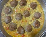 Foto del paso 4 de la receta: Albóndigas rellenas de queso con salsa al queso y orégano