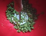 A picture of step 2 of Peas Cheese balls.