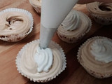Mini Pavlova Chocovanila Cream