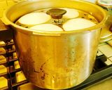 A picture of step 5 of Sago idli (sabhudan, javarisi in tamil).