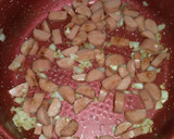 Foto del paso 5 de la receta: Espagueti rojo, con salchicha y tocino