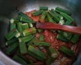 A picture of step 3 of Achari bhindi.