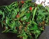 Foto langkah ke 3 dari resep Tumis Kangkung Balacan.
