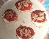 Foto del paso 2 de la receta: Queso blanco-piña- almendras, mermelada de pimientos y cebollas