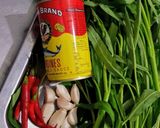 รูปขั้นตอนการทำที่ 1 ของ ผัดผักบุ้งปลากระป๋อง #กินผักรักสุขภาพ1