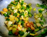 લીલી ડુંગળી ટામેટાંનું શાક(Lili dungli-tameta nu shak recipe in Gujarati) રેસીપી સ્ટેપ3ફોટો