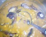 Foto del paso 6 de la receta Garbanzos guisados en cúrcuma con shiitake y gambones