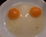 Foto del paso 2 de la receta: Huevos fritos con cebolla y limón
