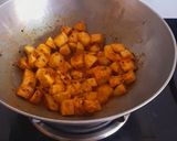 सिर्फ 10 मिनट में कच्चे आम की चटपटी सब्जी रेसिपी चरण 2 फोटो