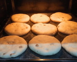 Foto del paso 4 de la receta: Pan amasado con chicharrones como en el campo chileno