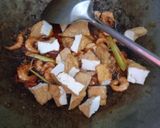 Foto langkah ke 2 dari resep Sambel goreng udang Tahu dan krecek.
