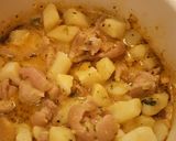 Foto del paso 4 de la receta: Papas con cuero de cerdo en salsa de maní 🥔🐷