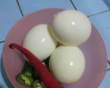 Foto langkah ke 1 dari resep Telur Bumbu Kunyit Terasi.