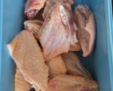 Foto del paso 1 de la receta: Alitas de pollo al horno con ensalada mixta