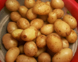 Foto del paso 6 de la receta: Estofado de patatas baby con acelgas y pimientos