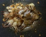 รูปขั้นตอนการทำที่ 2 ของ ปูม้าผัดผงกะหรี่ 🦀