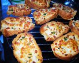 A picture of step 7 of Cheese Garlic Bread.