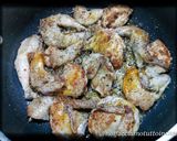Foto del passaggio 4 della ricetta Quaglie Arrosto Saporite al Mandarino
