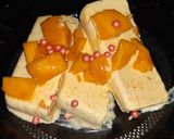 A picture of step 2 of Creamy mango cheese cake slices.