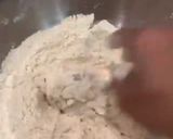 A picture of step 7 of Snoop Dogg’s potato chip fried chicken.