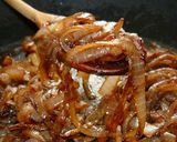 Foto del paso 1 de la receta Hamburguesa de pollo con cebolla caramelizada