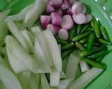 Foto langkah ke 1 dari resep Acar Timun Bawang.
