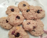 Foto del paso 1 de la receta: Galletitas de avena con pasas de uva, arándanos y fruta en almíbar