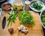 A picture of step 1 of Pudina and spinach chutney.