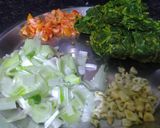 A picture of step 1 of Bathua saag in lunch frame.