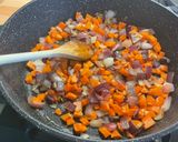 Une image de l'étape 8 de Bœuf aux tomates, carottes, oignons rouges et épices (avec pains paratha).