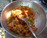 A picture of step 4 of Hariyali Pav Bhaji.