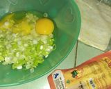 Foto langkah ke 1 dari resep Martabak telur sosis (mini).