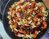 Foto del paso 6 de la receta: Espagueti con verduras, pollo y gambas al teriyaki
