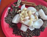 Foto del paso 1 de la receta: Birria de res estilo tierra caliente