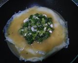 Foto langkah ke 3 dari resep Martabak Telur Teflon (Kulit Lumpia).