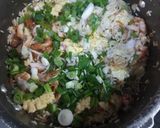 A picture of step 2 of Chicken egg fried rice with noodles.
