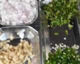 हरी मिर्च अदरक और हरे धनिया से भरा मूंग दाल चीला रेसिपी चरण 2 फोटो