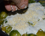 Foto del paso 4 de la receta: Bruselas con yogur y queso