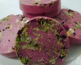 A picture of step 4 of Rose Pista Chocolate fudge.
