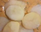 A picture of step 3 of Aloo ke pakoray.