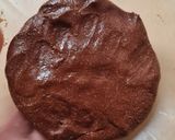 Foto del paso 2 de la receta: Galleta de harina de coco, cacao y maní, midiendo con tapita de polvo Royal®