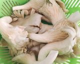Hình bước làm 1 của món 🌱 Gỏi Nấm Bào Ngư Thuần Chay (Vegan)