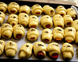 Foto langkah ke 4 dari resep Roti Unyil Sosis Keju Favorit Keluarga ( Mini Sausage roll bun) .