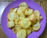 Foto langkah ke 3 dari resep Keripik kentang goreng.