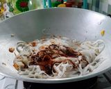Foto langkah ke 3 dari resep Kwetiau Goreng Spesial.