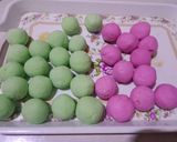 Foto langkah ke 3 dari resep Klepon strawberry pandan.