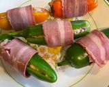 Hình bước làm 2 của món Ớt nhồi thịt cuộn bacon