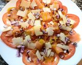 Foto del paso 4 de la receta: Carpaccio de Tomate con Salmón Ahumado, Parmesano y Salsa de Miel y Mostaza